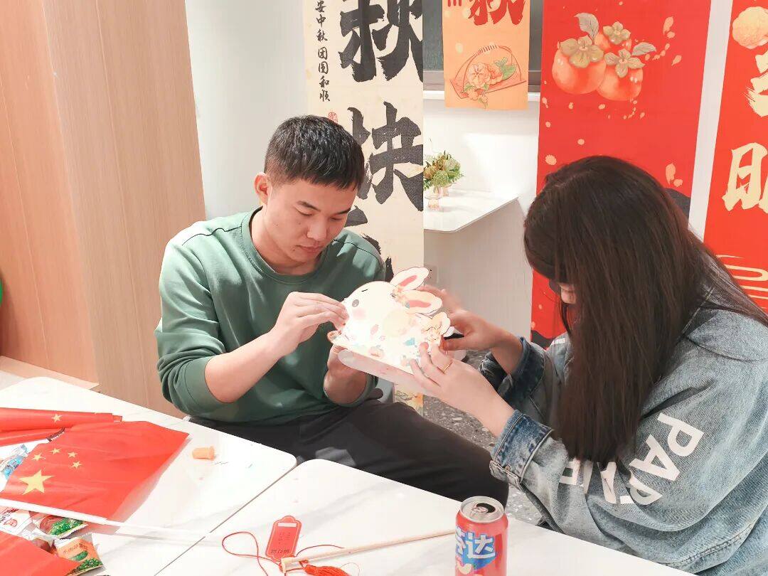 暖心服务 | 捕鱼游戏平台
公租房运营公司邀青年人才共庆国庆、中秋佳节 1.jpg