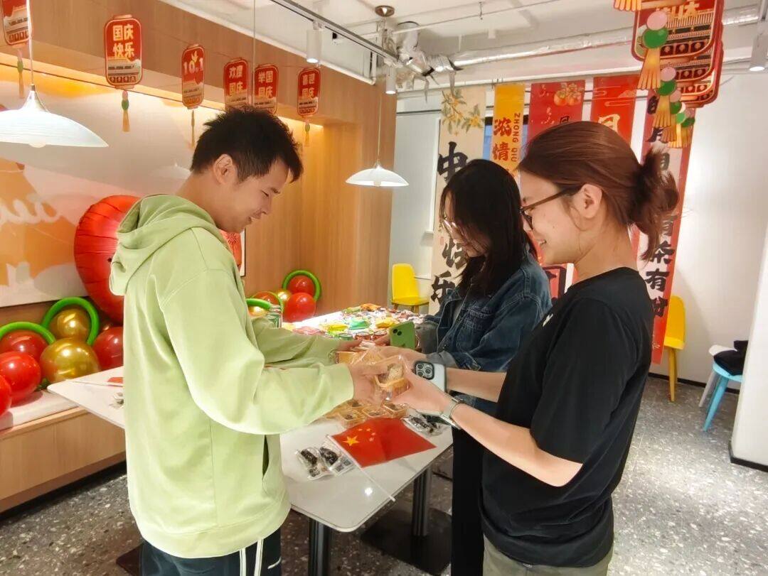 暖心服务 | 捕鱼游戏平台
公租房运营公司邀青年人才共庆国庆、中秋佳节 6.jpg