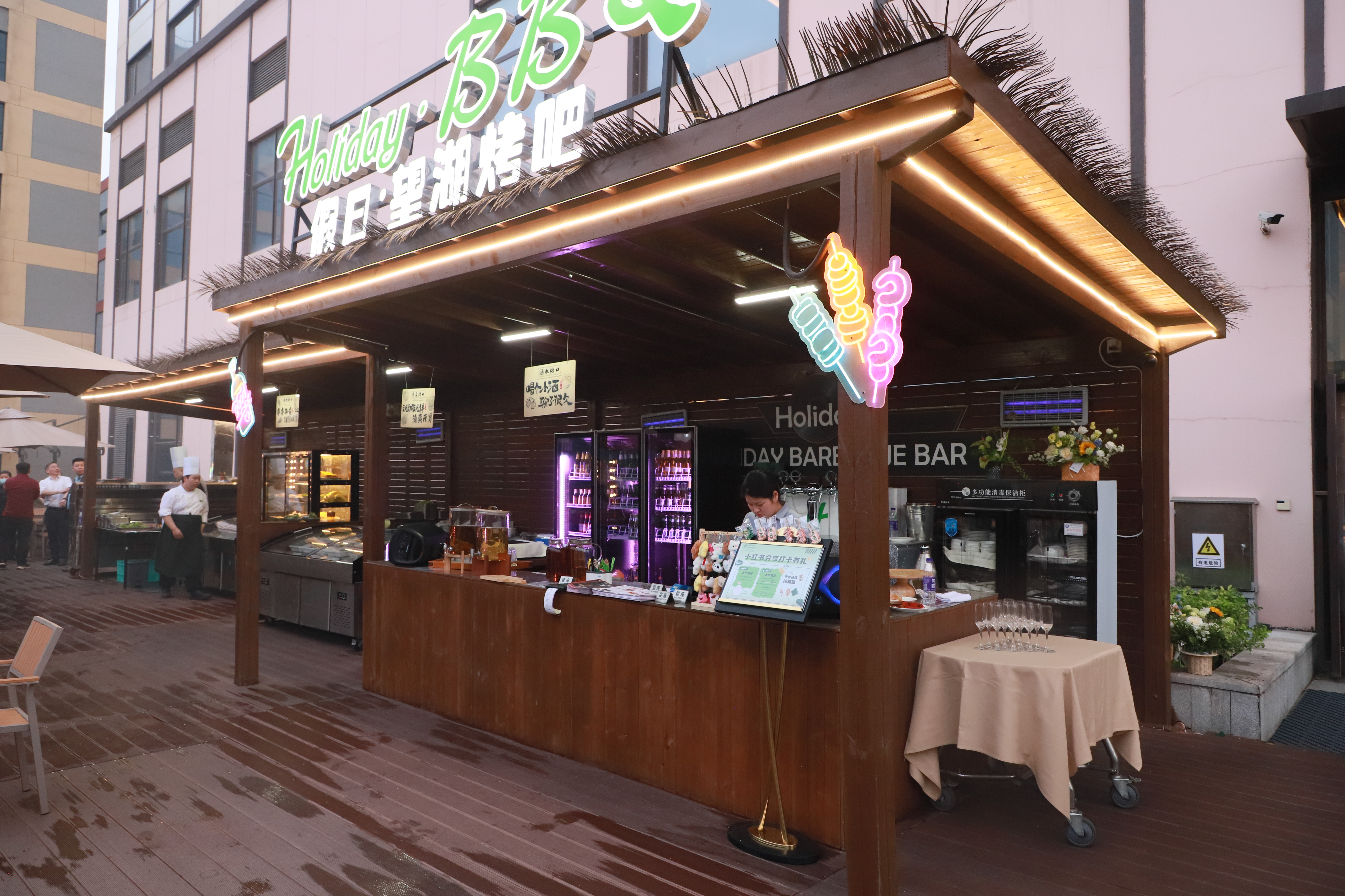 尽享湖畔烟火 | 捕鱼游戏平台
高新假日酒店“望湖烤吧”盛大开业! 尽享湖畔烟火 | 捕鱼游戏平台
高新假日酒店“望湖烤吧”盛大开业!