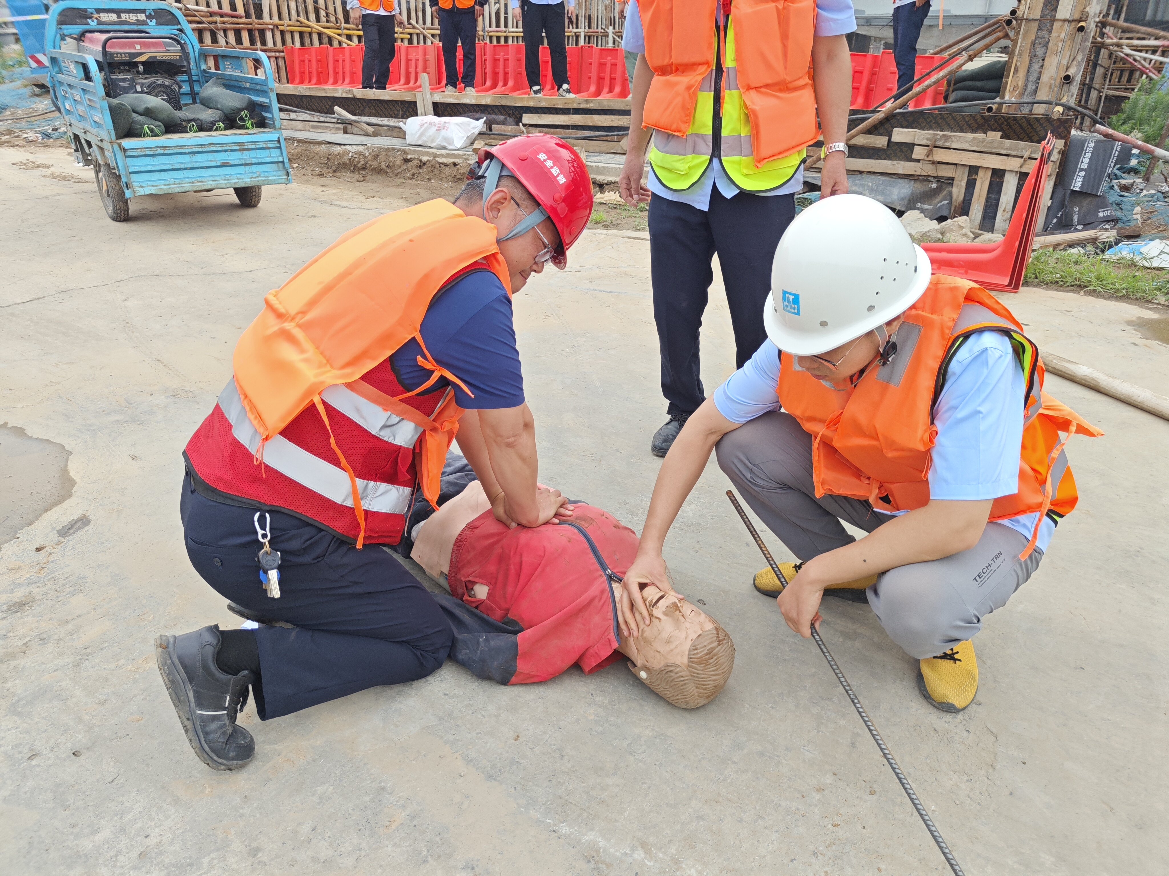 筑牢安全防线 | 捕鱼游戏平台
高新城公司郑州高新城市文化综合中心项目开展防汛应急演练 筑牢安全防线 | 捕鱼游戏平台
高新城公司郑州高新城市文化综合中心项目开展防汛应急演练