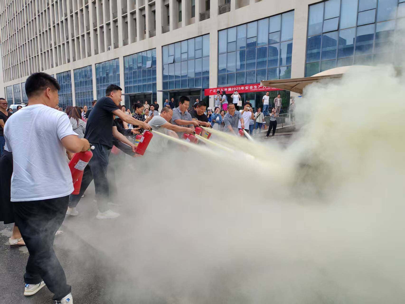 筑牢园区安全防线 | 捕鱼游戏平台
组织开展“安全生产月”宣教活动