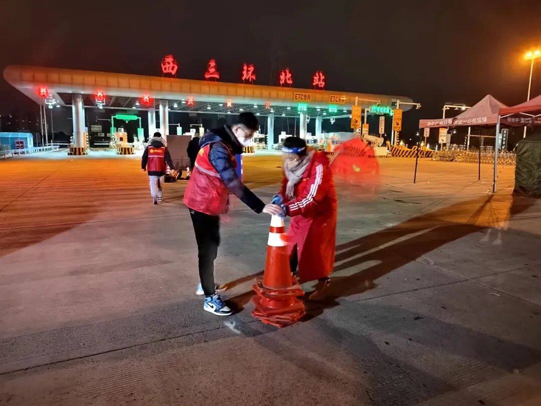 坚守310余个日夜,捕鱼游戏平台
西三环高速防疫服务站圆满撤离 图片