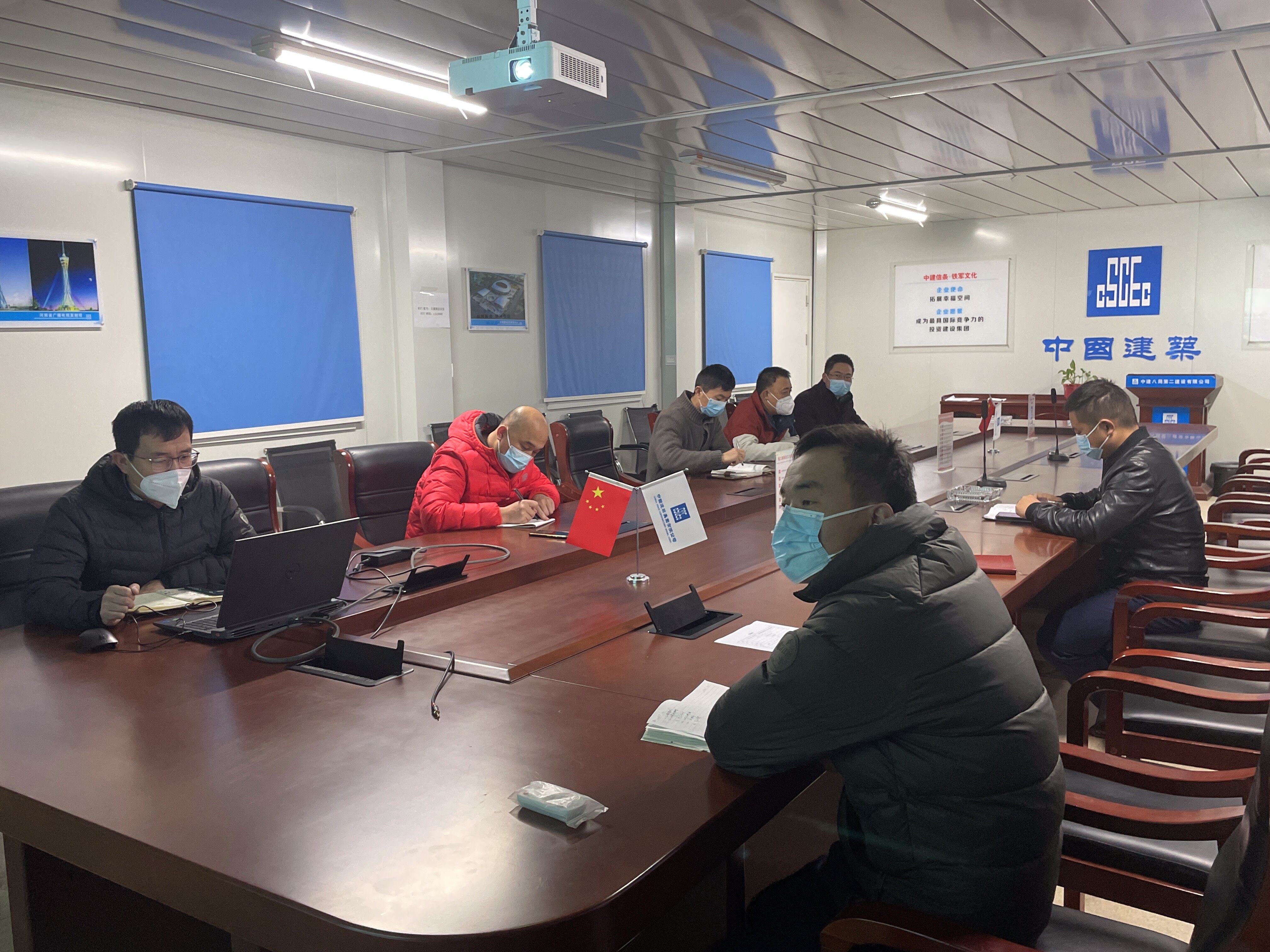 捕鱼游戏平台
开展“捕鱼平台大讲堂”之《大跨度现浇钢筋砼结构早拆体系运用》培训